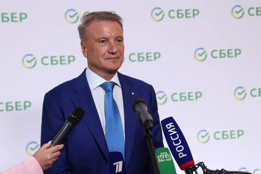 Греф спрогнозировал, каким будет курс рубля через год.