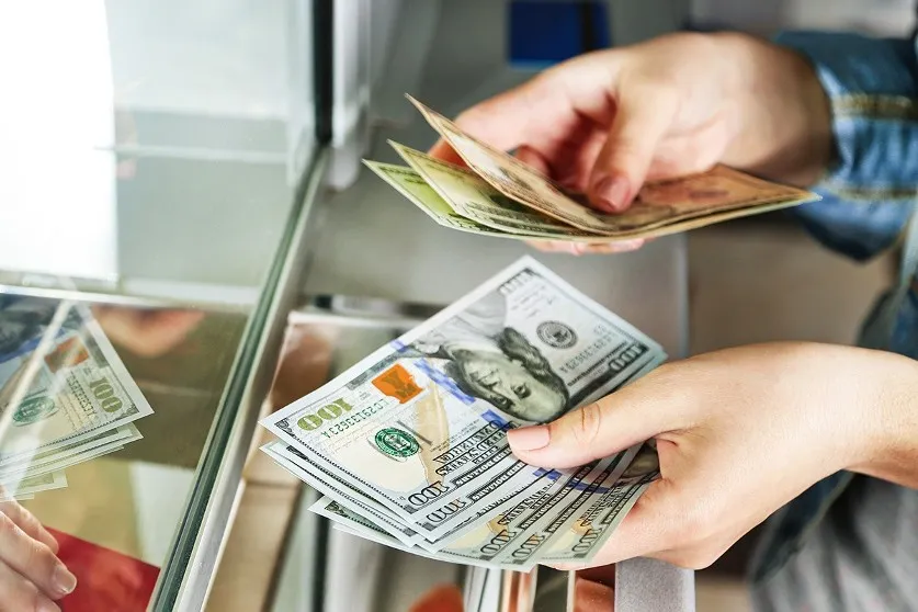 Когда выгодно продать доллары? Прогноз курса валют