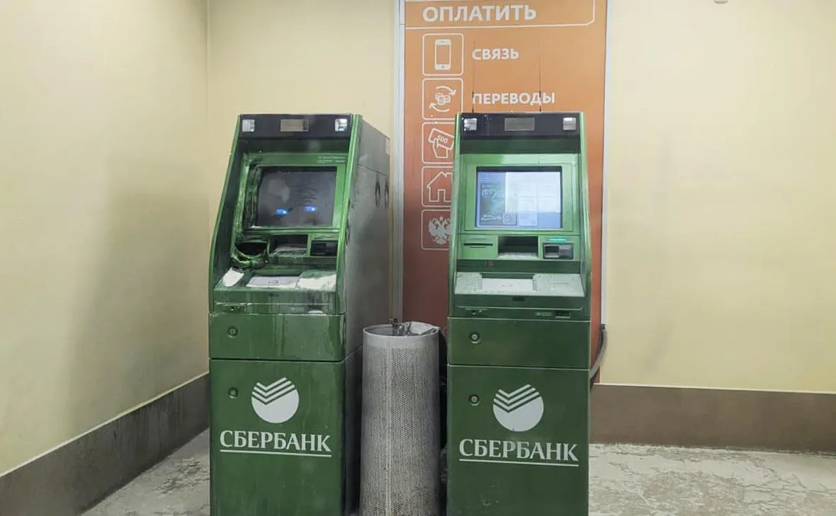 В «Сбере» объяснили, как мошенники убеждают людей атаковать банки.
