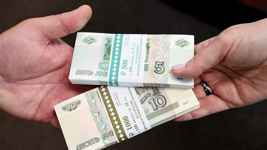 В ЦБ России объяснили замену монет 5 и 10 рублей на банкноты.