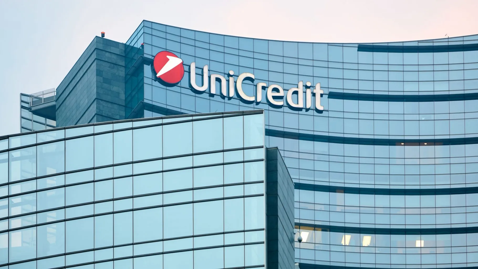 Подробности ухода UniCredit.