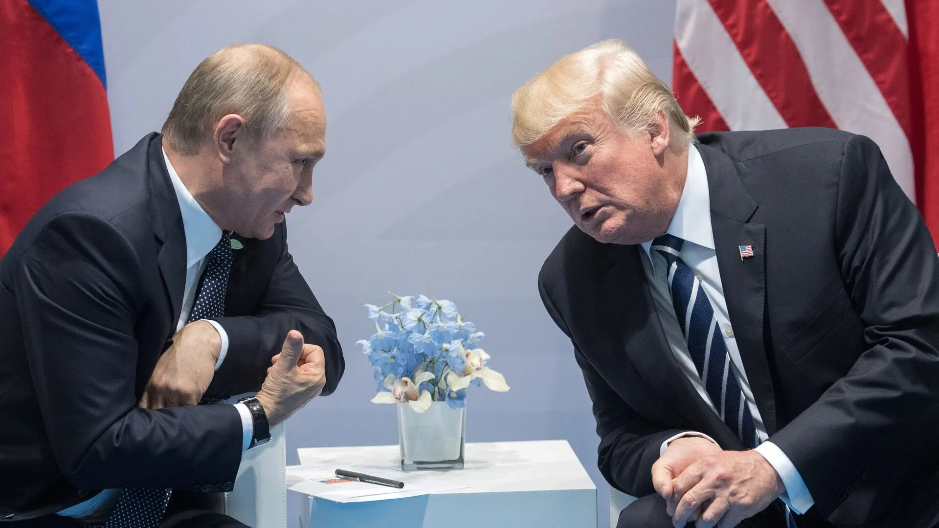 Курс доллара упал после беседы Путина с Трампом.