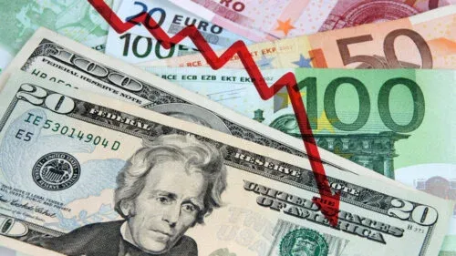 Внебиржевой курс доллара упал ниже 88,5 рубля.