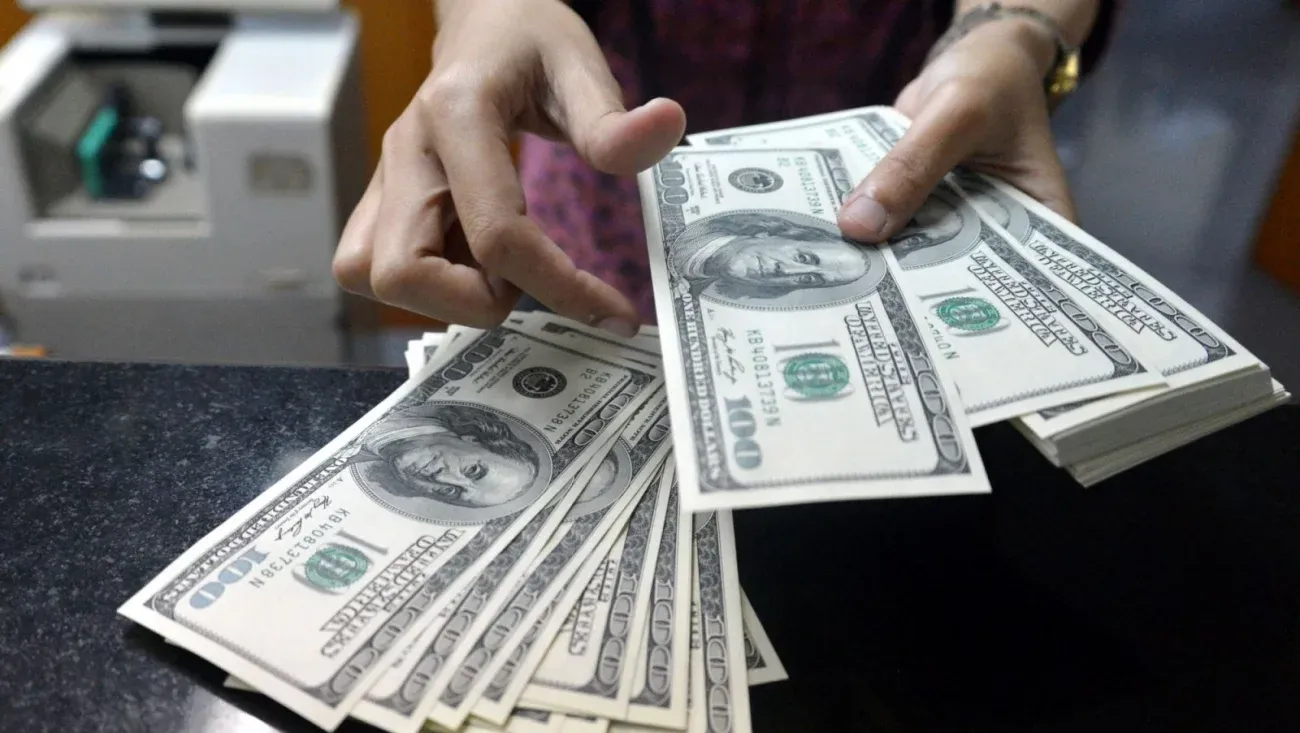 Как выбрать банк для обмена валюты в 2025 году