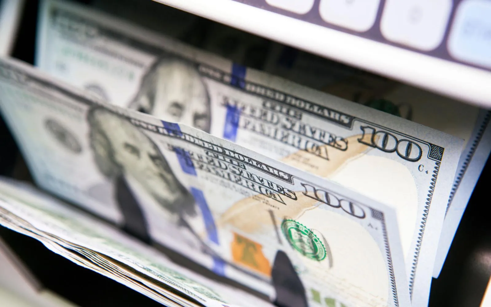 Курсы доллара и евро на сегодня 26 мая (26.05.2025)