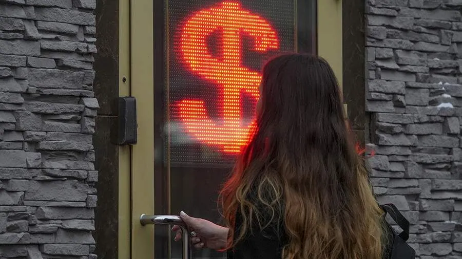 С начала года доллар потерял 25% к рублю