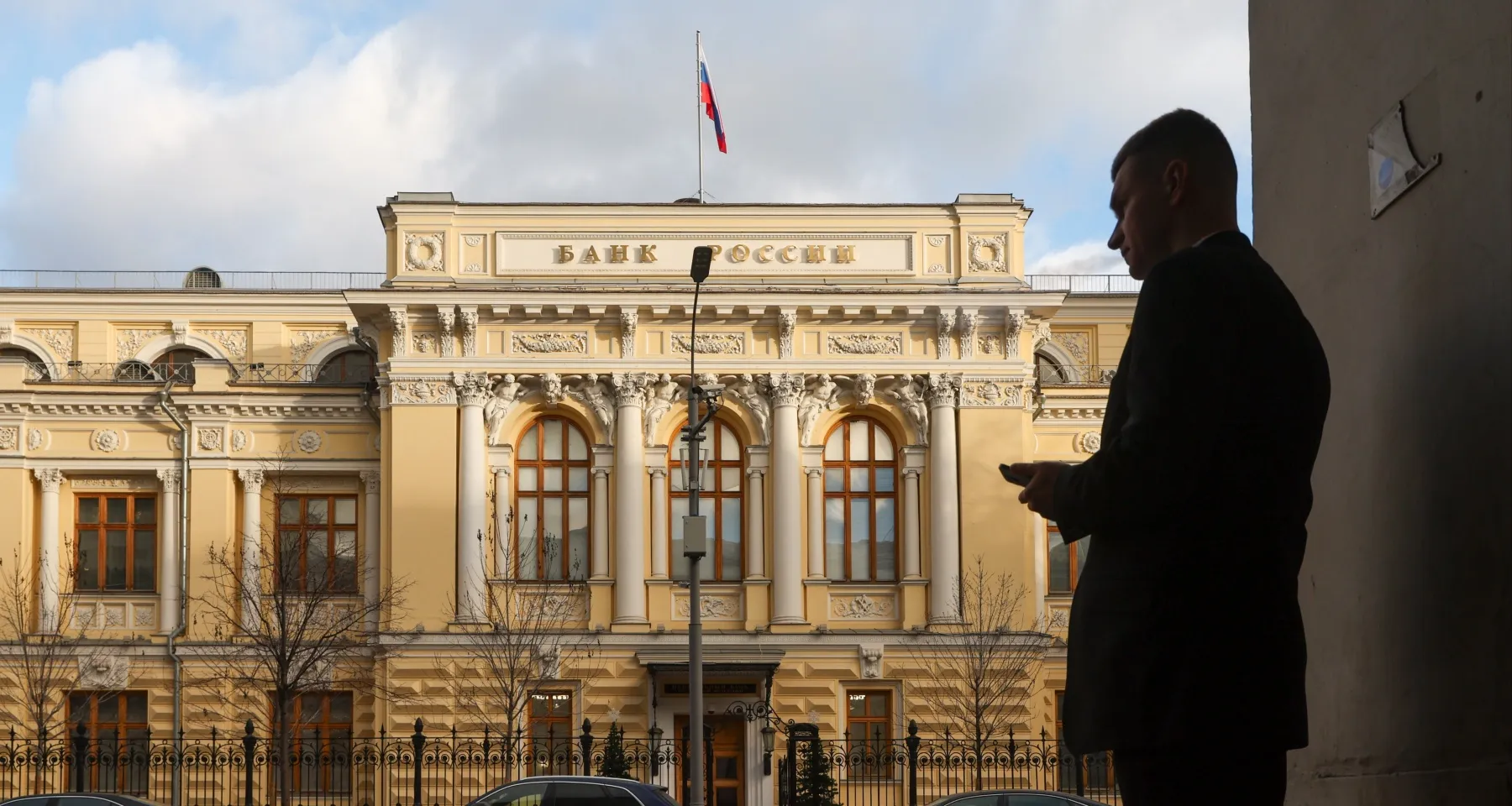 Банк России принял решение снизить ключевую ставку на 100 б.п., до 20,00% годовых