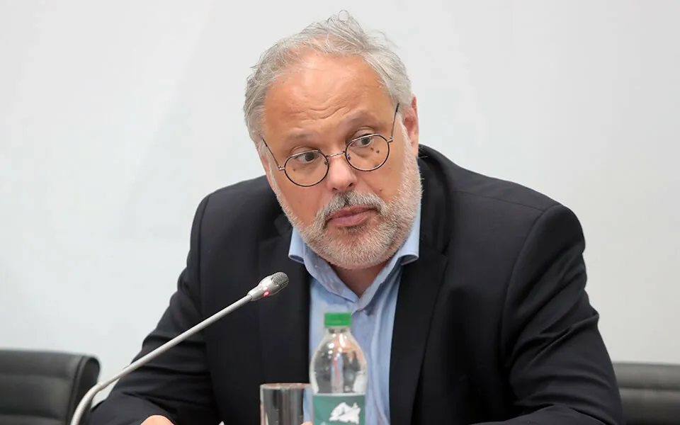 Хазин предупреждает россиян о возможных финансовых потрясениях