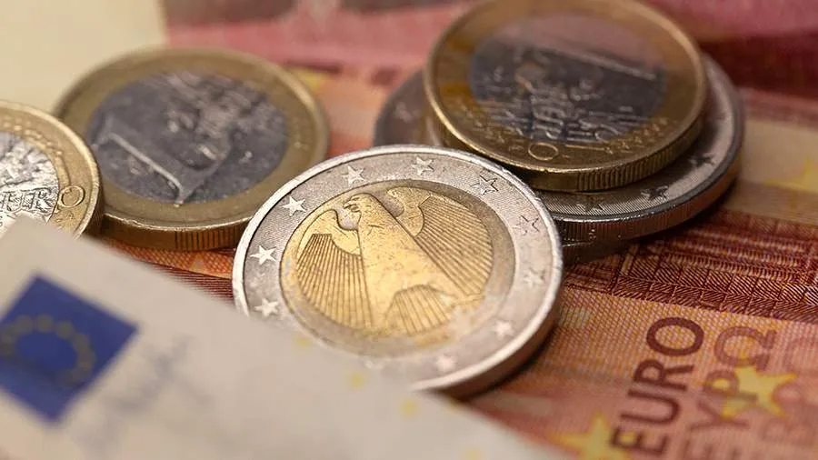 Минфин России планирует продать иностранную валюту и золото на сумму 226,8 млрд рублей