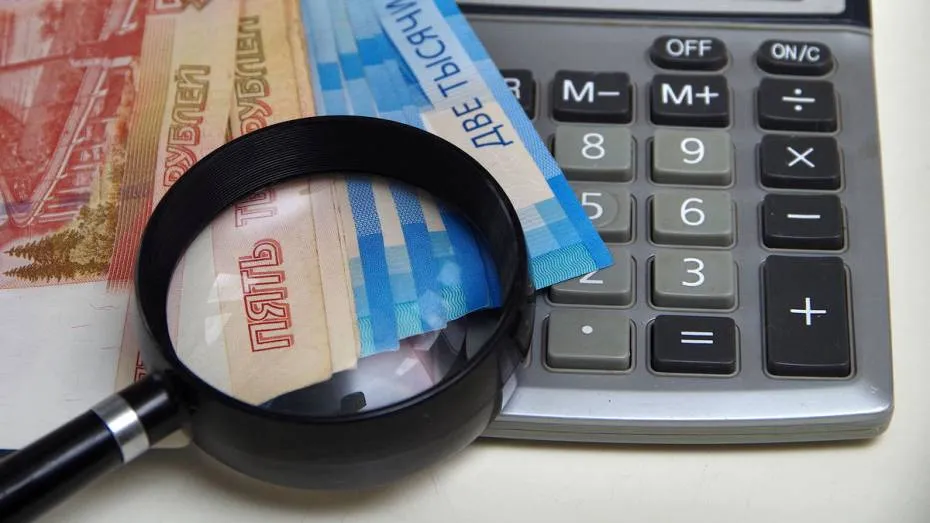 Инфляция станет одной из причин роста зарплат в России — экономист.
